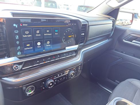 Used 2024 Chevrolet Silverado 1500 LT image 24