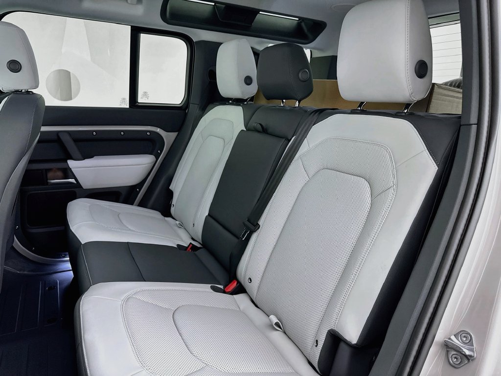 New 2026 Land Rover Defender 110 X-Dynamic SE AWD/4WD image 25