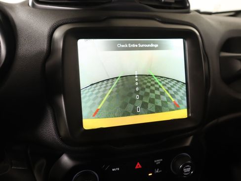 Used 2023 Jeep Renegade Latitude w/ Premium Group image 6