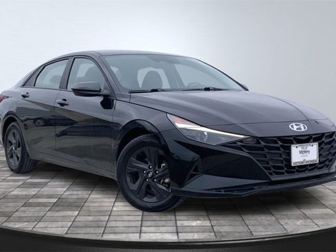 Used 2023 Hyundai Elantra SEL image 3