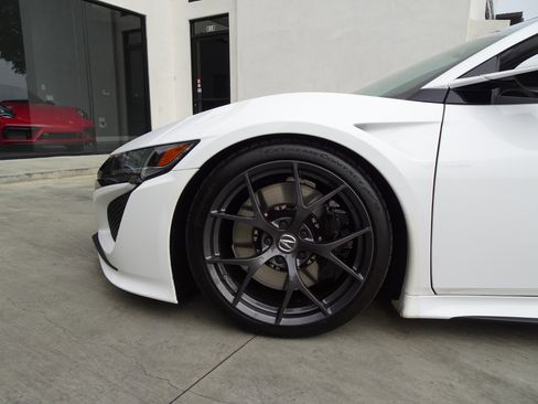 Used 2017 Acura NSX image 9