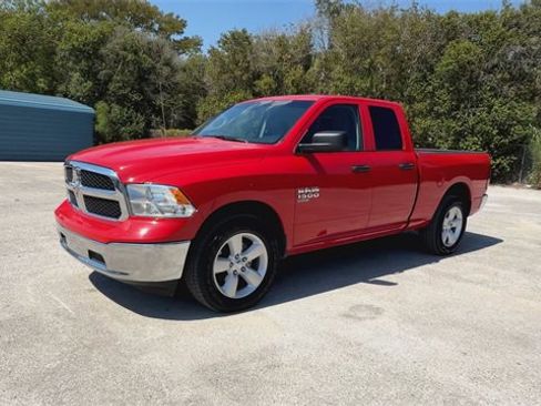 Used 2024 RAM 1500 Classic SLT image 4