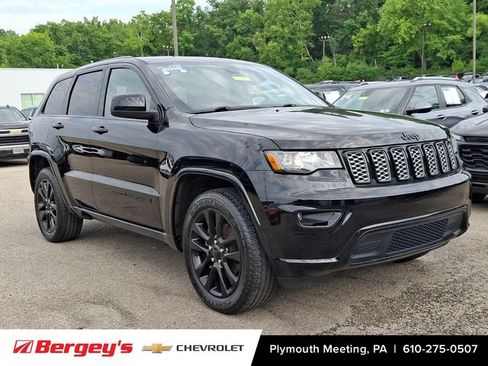 Used 2019 Jeep Grand Cherokee Altitude AWD/4WD image 2