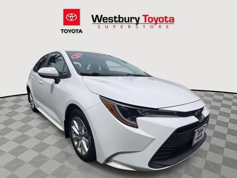 Used 2023 Toyota Corolla LE w/ LE Convenience Package FWD image 1