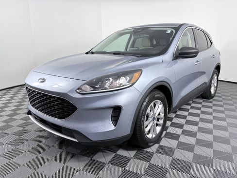 Used 2022 Ford Escape SE w/ Convenience Package image 3