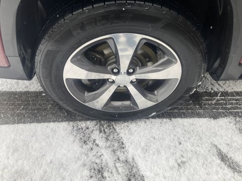 Used 2019 Jeep Cherokee Limited image 31