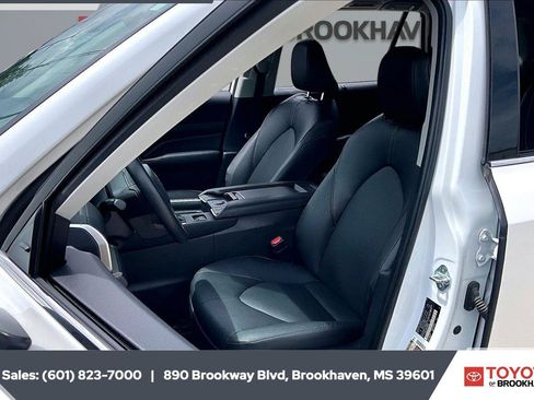 Used 2024 Toyota Grand Highlander AWD image 18