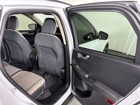 Certified 2020 Ford Escape SE image 32