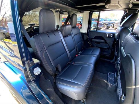 Certified 2025 Jeep Wrangler Sahara w/ Safety Group image 18