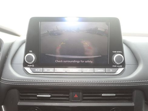 Used 2023 Nissan Rogue SV w/ SV Premium B Package image 18