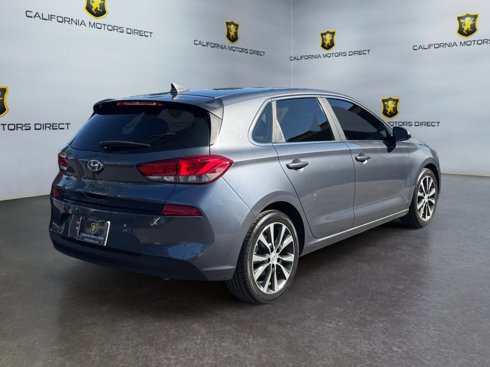 Used 2019 Hyundai Elantra GT FWD image 5