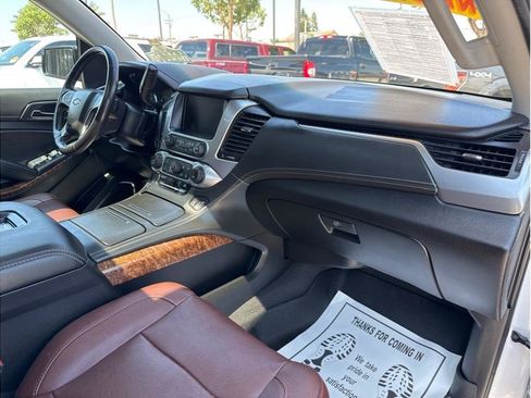 Used 2019 Chevrolet Suburban Premier w/ Premier Plus Edition AWD/4WD image 37