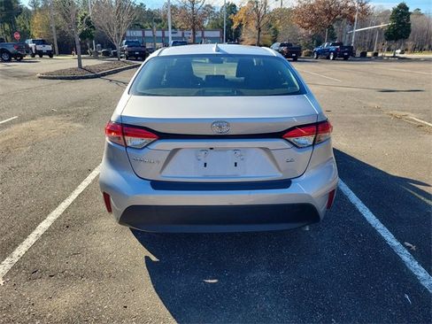 Used 2023 Toyota Corolla LE image 4