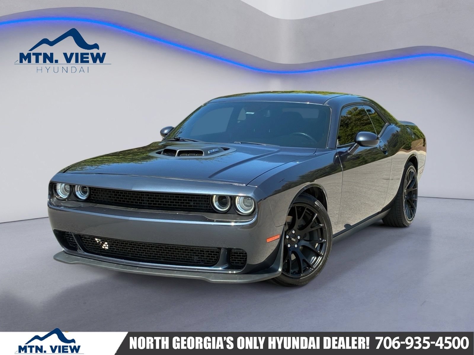 Used 2018 Dodge Challenger R/T RWD image 1