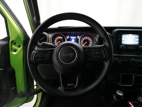 Used 2018 Jeep Wrangler Unlimited Sport AWD/4WD image 4