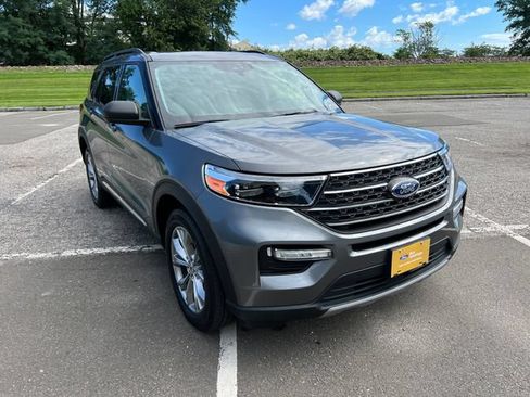 Used 2023 Ford Explorer XLT w/ Equipment Group 202A AWD/4WD image 2