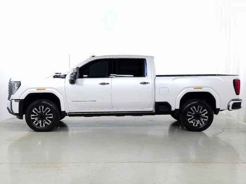 Used 2024 GMC Sierra 2500 Denali Ultimate w/ Max Trailering Package image 4