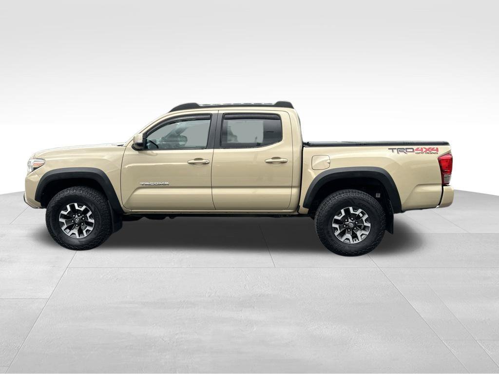 Used 2016 Toyota Tacoma TRD Off-Road w/ Premium & Technology Package AWD/4WD image 2
