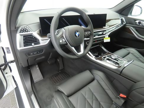 New 2026 BMW X5 sDrive40i image 9