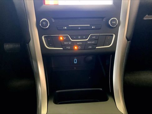 Used 2017 Ford Fusion SE w/ Equipment Group 201A image 34