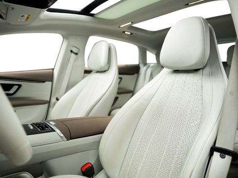 Used 2022 Mercedes-Benz EQS 580 4MATIC Sedan image 34