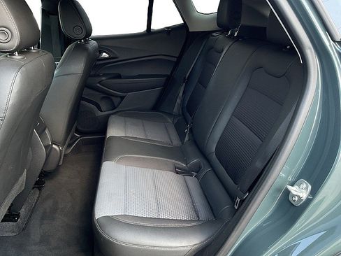 Used 2025 Chevrolet Trax LT FWD image 12