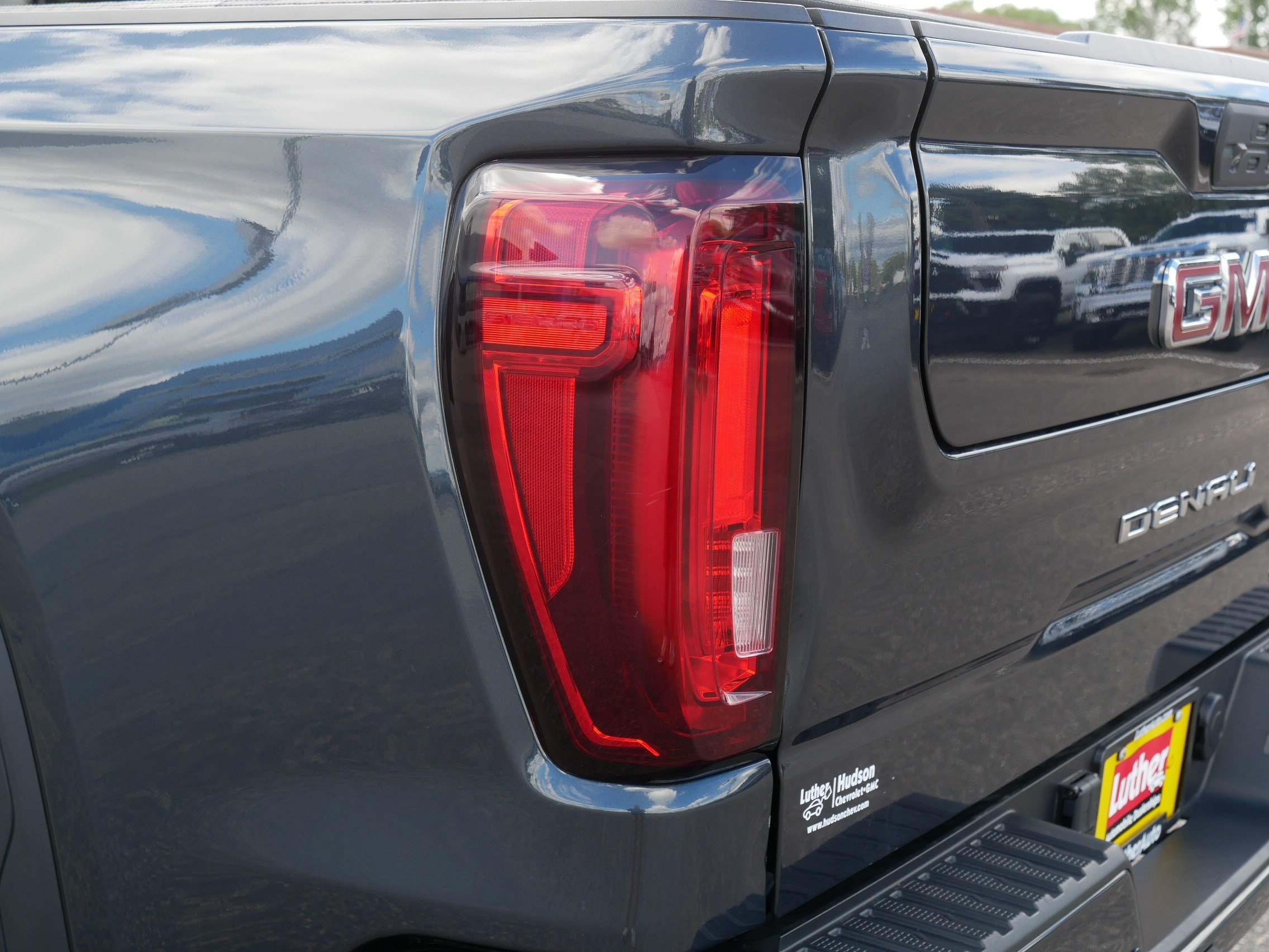 Used 2021 GMC Sierra 1500 Denali w/ Denali Ultimate Package AWD/4WD image 17