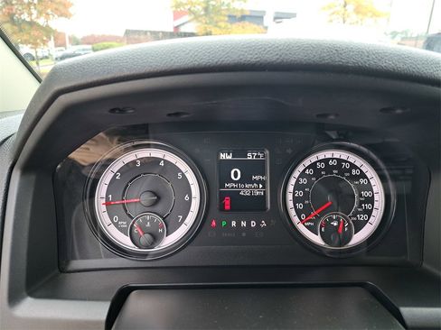 Used 2024 RAM 1500 Classic SLT image 8