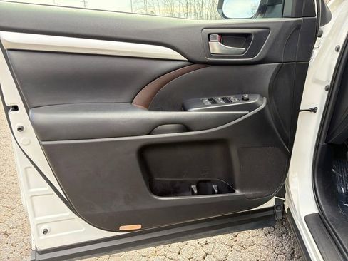 Used 2019 Toyota Highlander XLE image 13