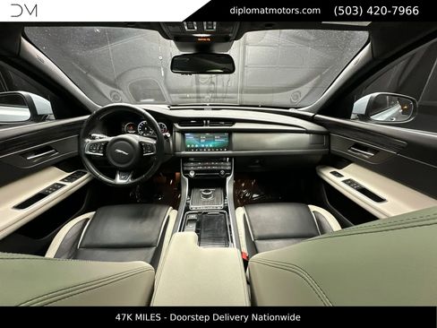 Used 2018 Jaguar XF S RWD image 39
