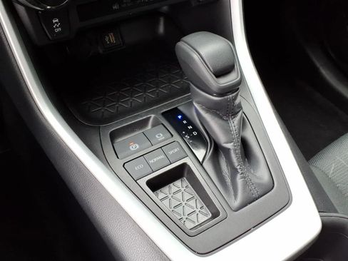 Used 2024 Toyota RAV4 XLE FWD image 22