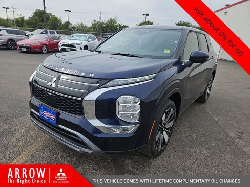 New 2025 Mitsubishi Outlander SE image 4