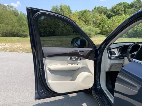 Used 2019 Volvo XC90 T5 Momentum w/ Protection Package Premier AWD/4WD image 23