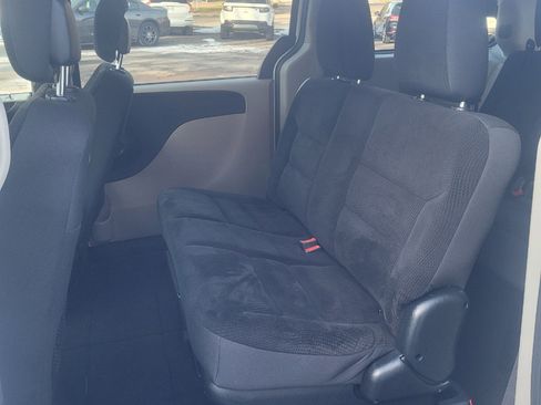 Used 2018 Dodge Grand Caravan SE w/ UConnect Hands-Free Group image 25