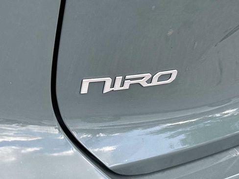 Used 2023 Kia Niro EX Touring FWD image 11