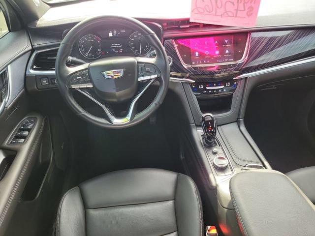 Used 2025 Cadillac XT6 Premium Luxury AWD/4WD image 31