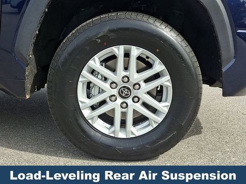 Used 2022 Toyota Tundra SR5 w/ SR5 Premium Package RWD image 10