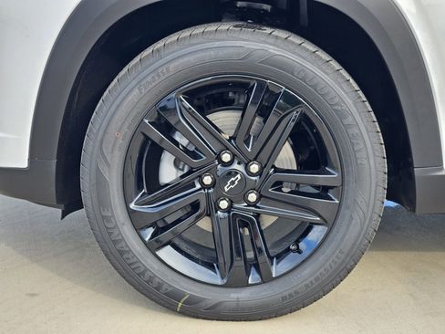 New 2026 Chevrolet Trax ACTIV w/ Sunroof Package FWD image 13