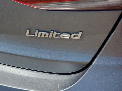 Used 2017 Hyundai Elantra Limited w/ Limited Tech Package 08 FWD image 14