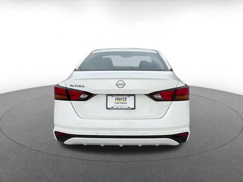 Used 2025 Nissan Altima 2.5 SV FWD image 12
