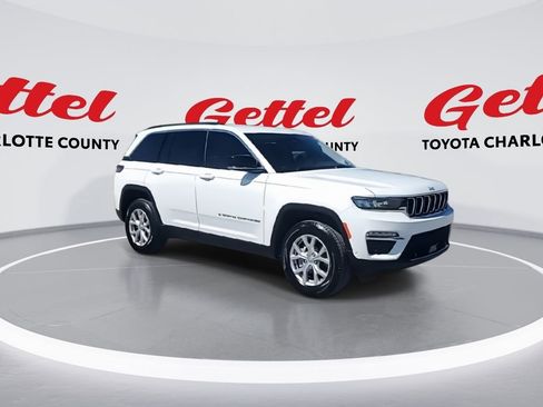 Used 2022 Jeep Grand Cherokee Limited w/ Luxury Tech Group II image 2