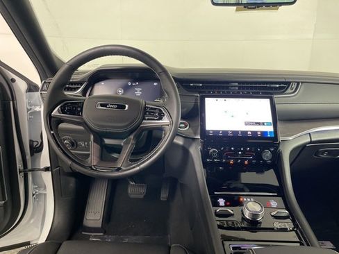 New 2025 Jeep Grand Cherokee Overland w/ Adv Protech Group III image 22