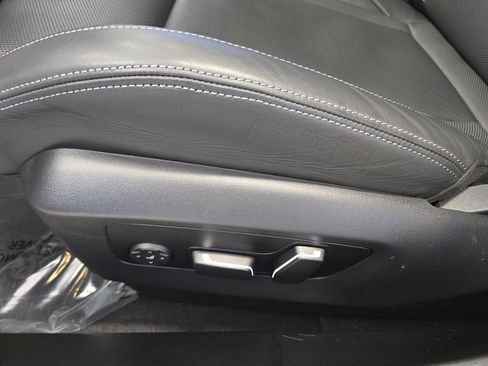 Used 2025 BMW M5 w/ Carbon Package image 24