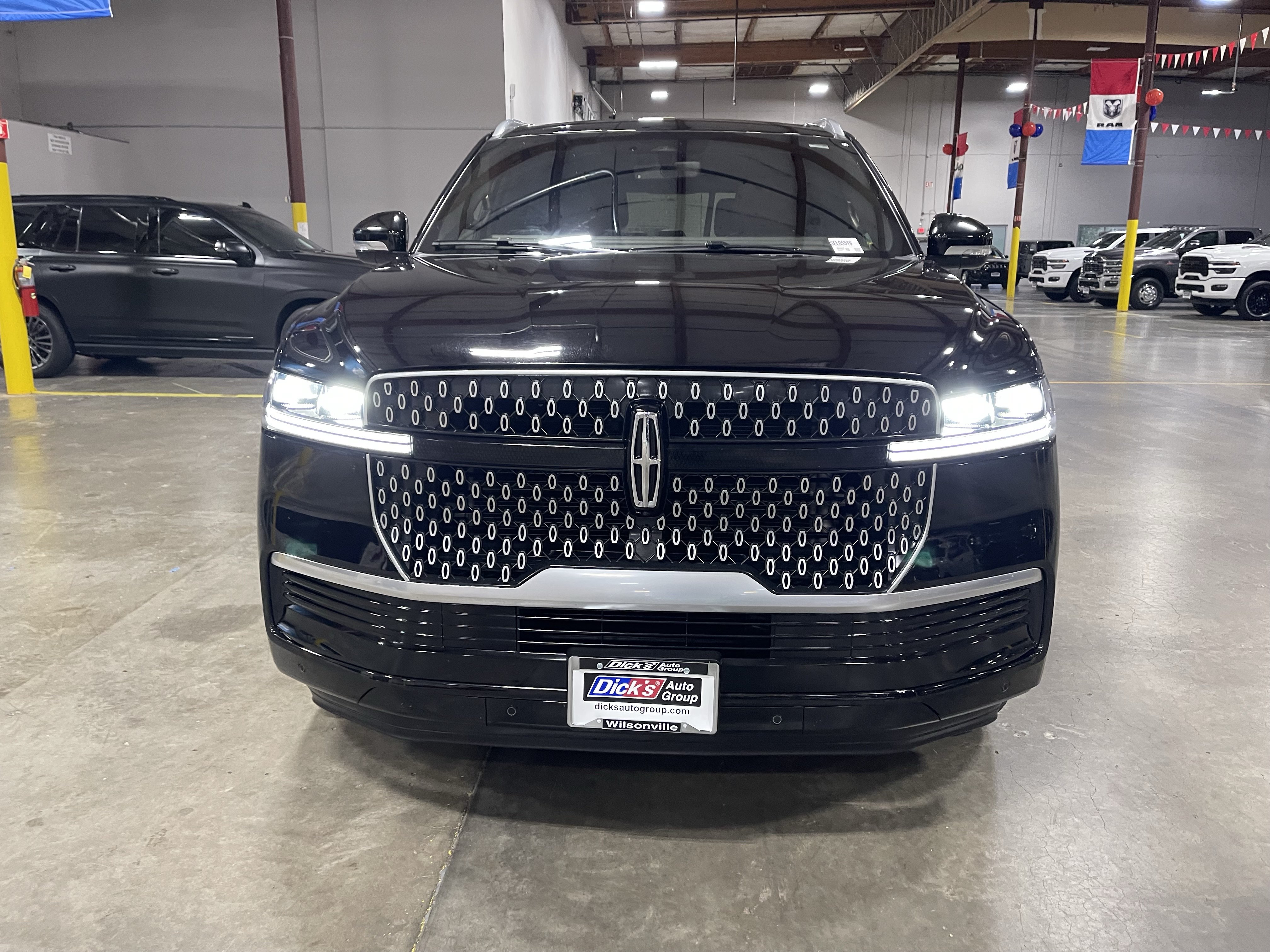 Used 2025 Lincoln Navigator Reserve AWD/4WD image 8