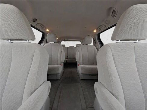 Used 2013 Toyota Sienna LE AWD/4WD image 14