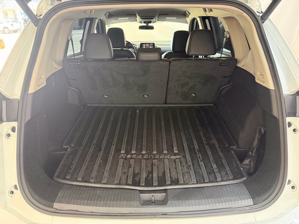 Used 2025 Nissan Rogue SV AWD/4WD image 18