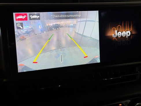 Used 2025 Jeep Gladiator Mojave w/ Steel Bumper Group image 20