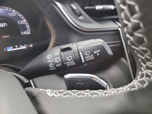 New 2025 Jeep Grand Cherokee Altitude image 28