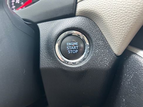 Used 2022 Toyota RAV4 XLE Premium image 20