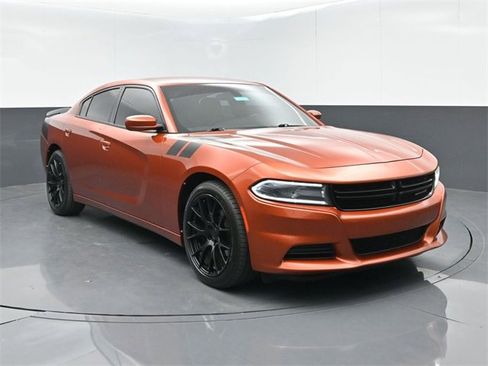 Used 2020 Dodge Charger SXT image 2